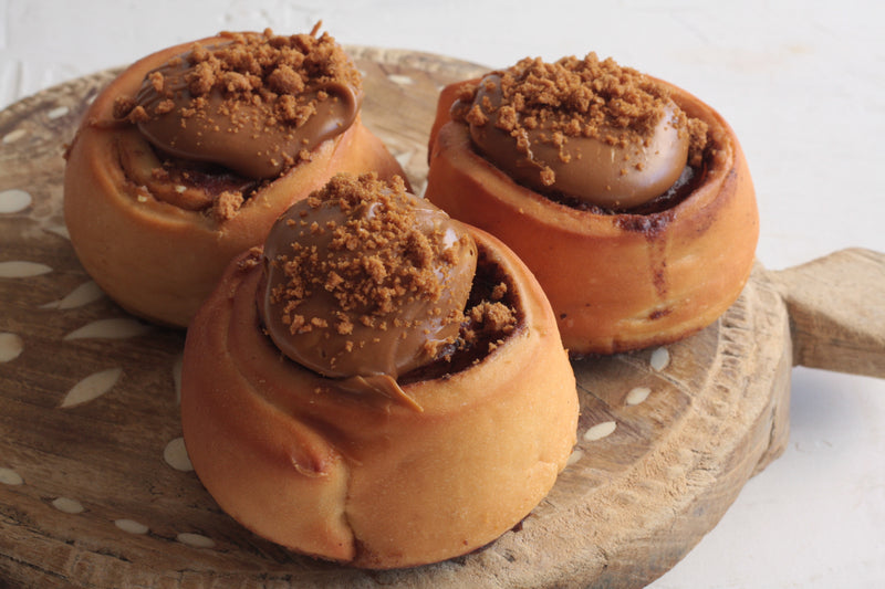 Caramalised Biscuit SCROLL